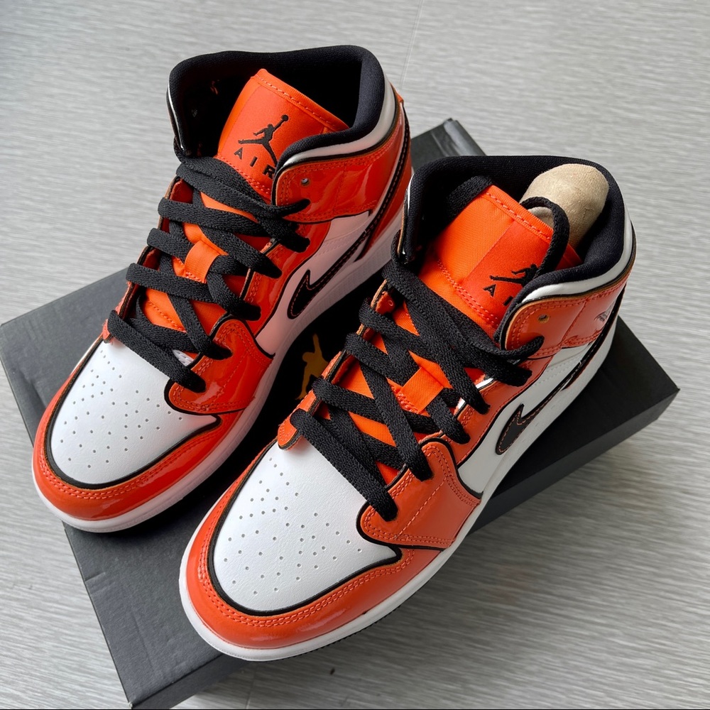 Air Jordan 1 Mid new released - Picture 3 of 5